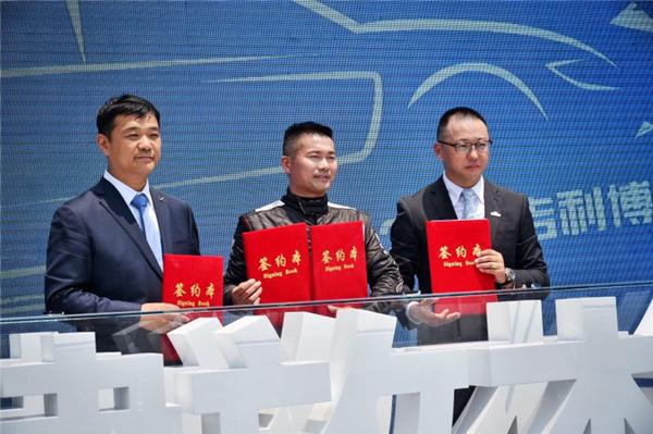 固铂轮胎与吉利汽车联合冠名韩魏赛车  吉利汽车固铂轮胎车队2017强势出征  ​