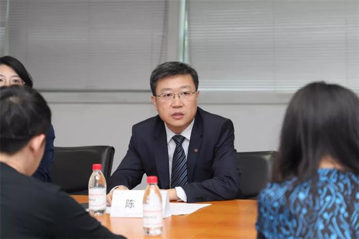 北汽集团要停售燃油车：燃油车没戏了，新能源车就能有吗？