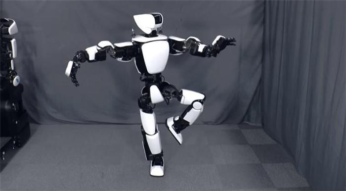 丰田发布第三代人形机器人T-HR3 佩戴式设备助力动作模仿及物理交互