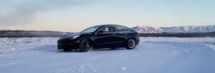 特斯拉发布Model 3 Performance漂移照片 设计理念与众不同