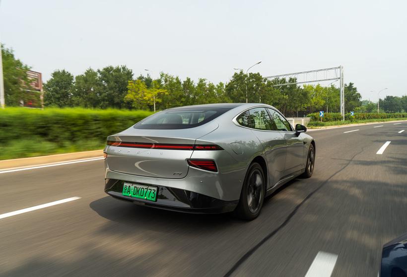 我说小鹏P7比特斯拉Model 3好开 真不是吹的