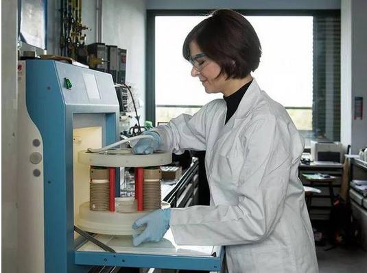 TUM采用微波合成技术 生产电动车电池阴极材料