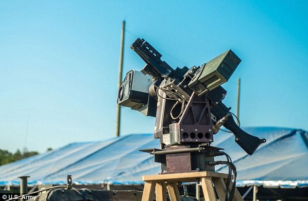 美国陆军测试自动驾驶悍马 朝武装机器人迈进