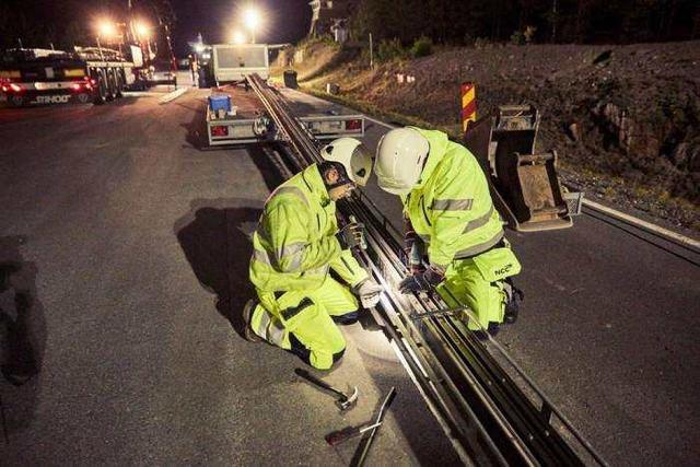 瑞典开通世界第一条充电道路 车辆边充边跑