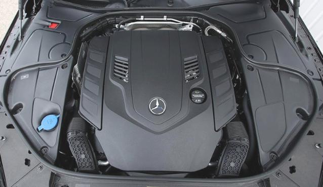 2018款S560 4Matic搭载了新款双涡轮增压4.0 L V8发动机 最大动力输出为463 hp