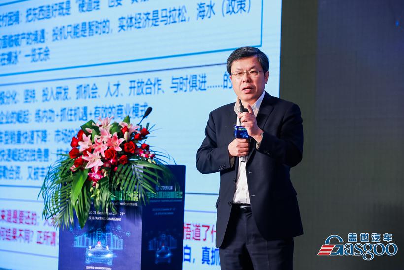 大咖论道：车市两位数降幅背后 汽车产业当如何破局？