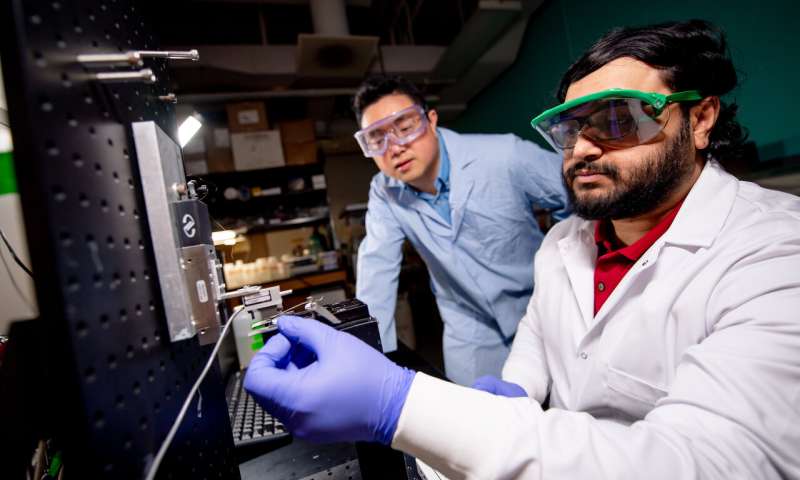 密歇根理工大学研发水下智能粘合剂 施加电流7秒就可消除粘性