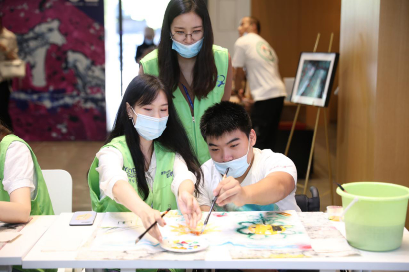现代汽车集团助力脑瘫儿童行走公益画展暨义卖活动正式启动