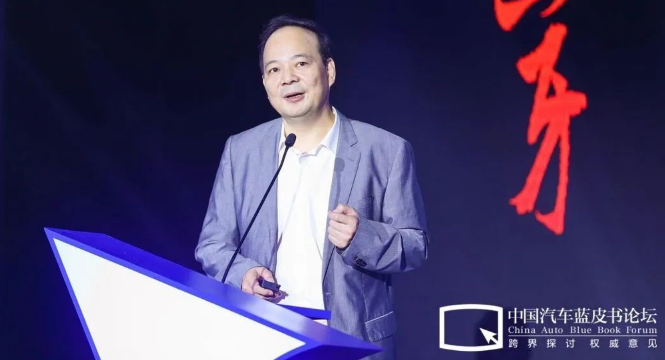 曾毓群，国产“钢铁侠”
