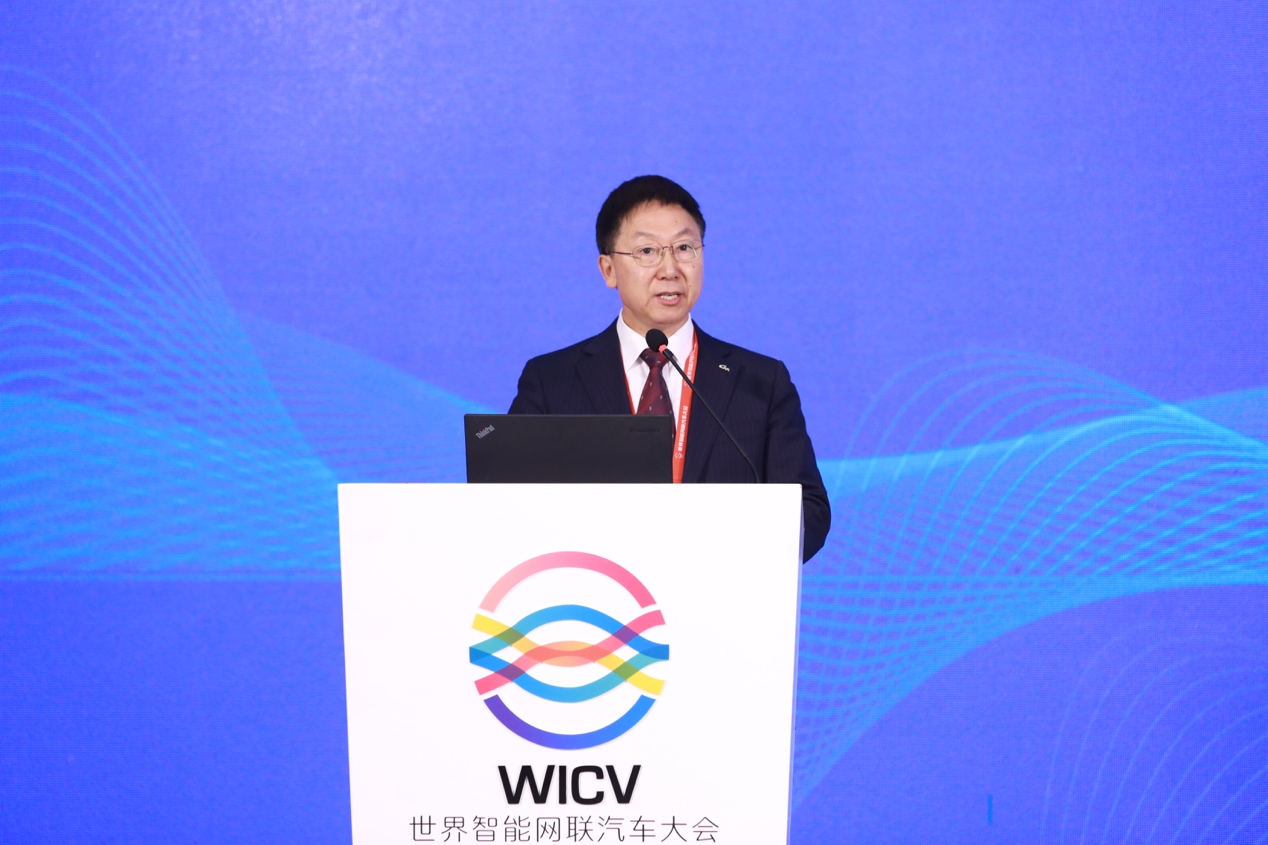 政策法规先行，标准体系支撑，助力智能网联汽车高质量发展