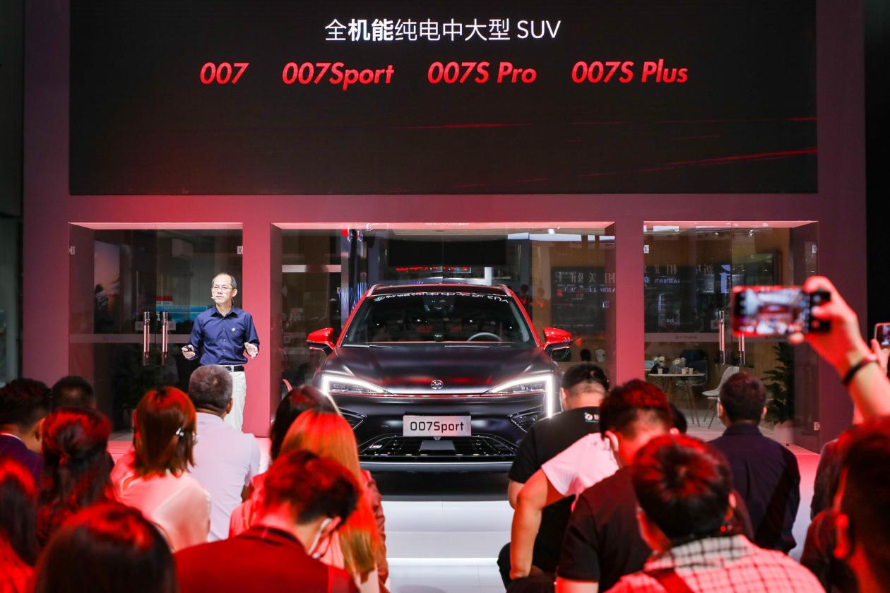 广汽蔚来携全新007S系列亮相广州车展 刷新服务新标杆