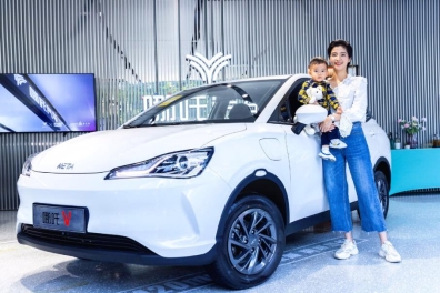 只听说特斯拉排队提车  哪吒汽车也有这一天?