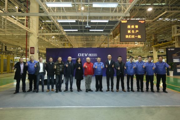 新特汽车与中国重汽签署战略合作 全新DEV系列产品将二季度上市