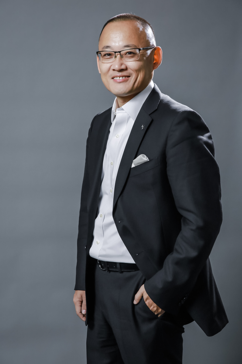 巴黎之光 美学复兴  DS 联手《ELLEMEN睿士》深度诠释DS 9法式高定设计