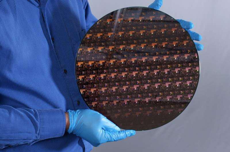IBM开发全球首款2nm芯片 可加快自动驾驶汽车物体检测速度缩短反应时间