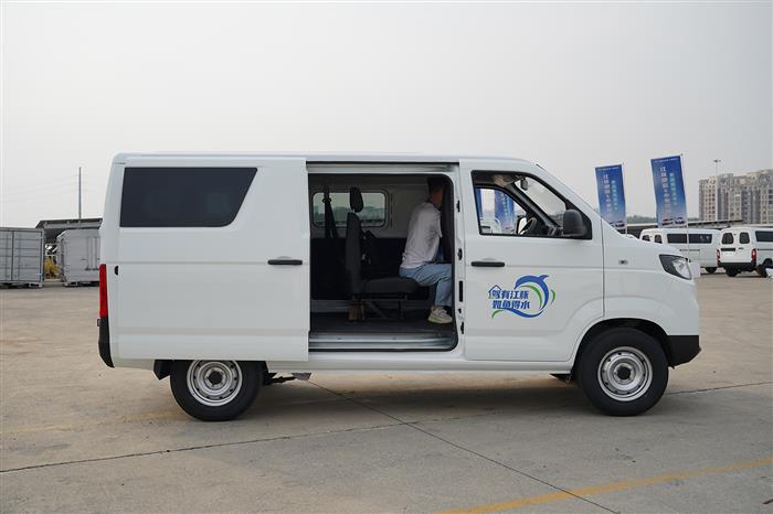 大方量、明窗、智驾+超充，还有啥？2024年那些上市的新VAN车