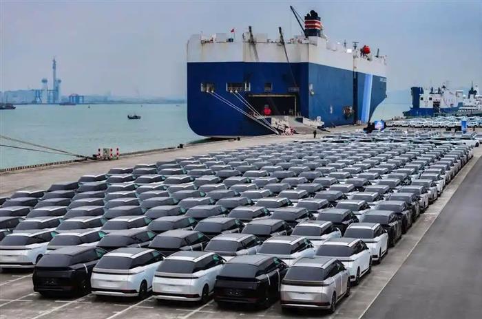 出海提速 首批300台小鹏X9右舵版正式发往全球市场