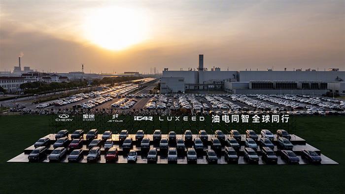 2025中国智能驾驶方案全景观察 技术普惠、场景闭环与AI革命重塑产业格局