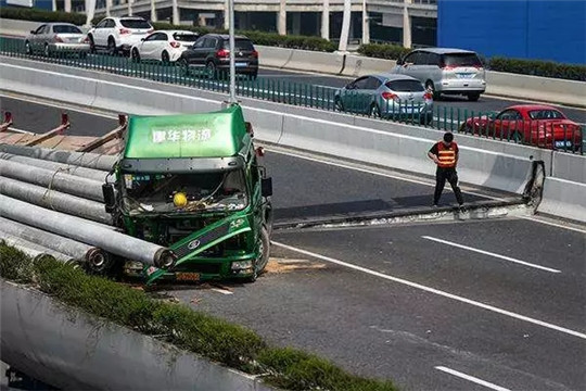 无锡，跌落的不止一座“高架”
