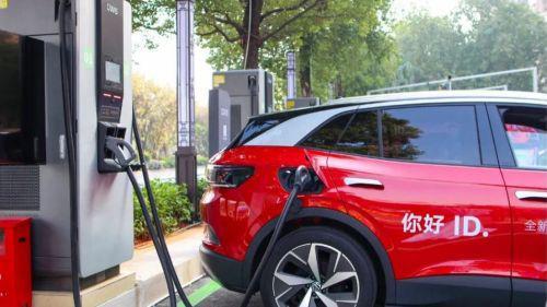 EV晨报 | 10月新能源乘用车销量破14万；大众途锐 eHybrid上市；比亚迪e9谍照曝光