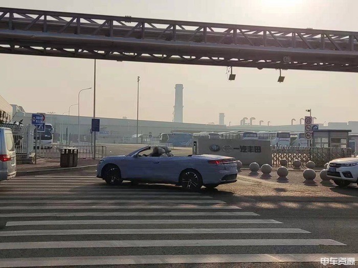 采用软顶敞篷设计 比亚迪汉敞篷版谍照曝光