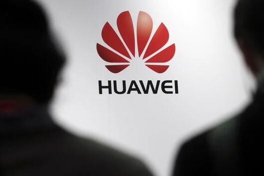 何小鹏“开怼”余承东，最高兴的是李想